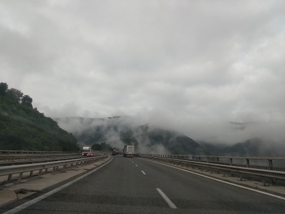 BG, Munții Balcani, formarea norilor pe Autostrada A2 în Bulgaria