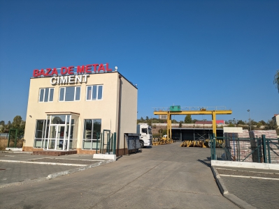 MD, Orasul Ialoveni, Baza de metal și ciment 