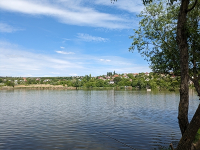 MD, Municipiul Chişinău, Orasul Codru, Lacul Tortuga, vedere spre orașul Codru 