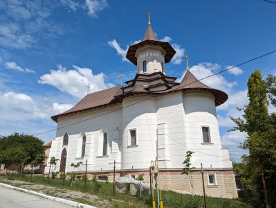 MD, Orasul Ialoveni, Biserica Ortodoxă Sfântul Vasile cel Mare 