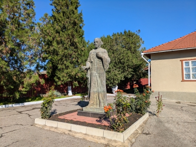 MD, Raionul Căuşeni, Orasul Căinari, Monument lui Alexei Mateevici 