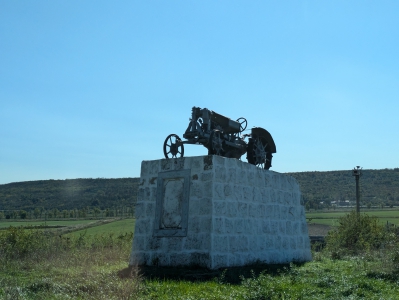 MD, Orasul Căuşeni, Tractor Monument 