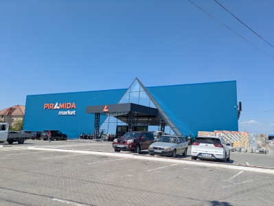 MD, Orasul Cimislia, Piramida Market 