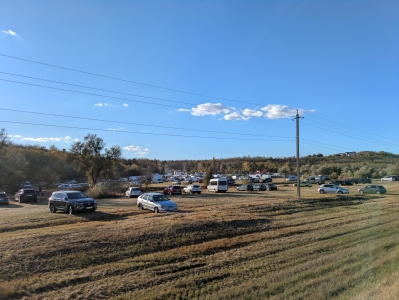 MD, Orasul Cimişlia, Mașini parcate la Festivalul Internațional „Miorița – Laie, Laie Bucălaie”,