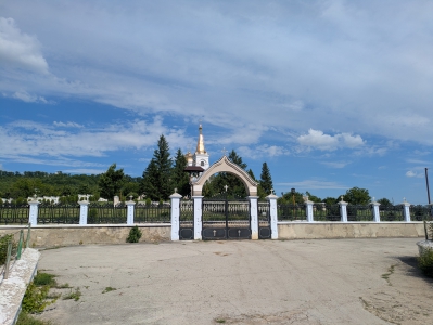 MD, Raionul Hînceşti, Satul Cărpineni, Poarta Bisericii din Carpineni