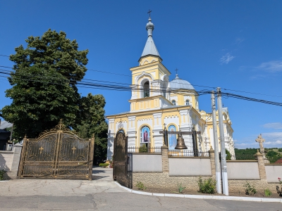 MD, Raionul Hînceşti, Satul Buţeni, Biserica Sf. Ierarh Nicolae, Poarta bisericii