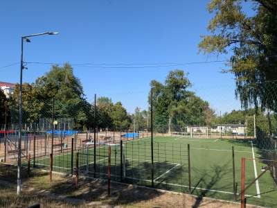 MD, Municipiul Chişinău, Orasul Cricova, Teren de fotbal la Gimnaziul Rus 77 Cricova