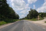 Drumul M1 Chisinau - Leuseni, la intrarea in satucul Alfa-Agro