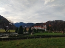Vedere de la poarta Manastirii Brancoveanu