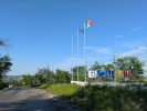 Intrarea in satul Mereni
