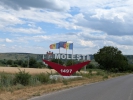 Molesti la intrare in sat